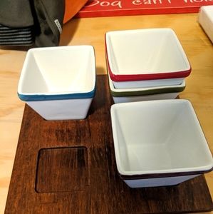 Serving bowls with tray